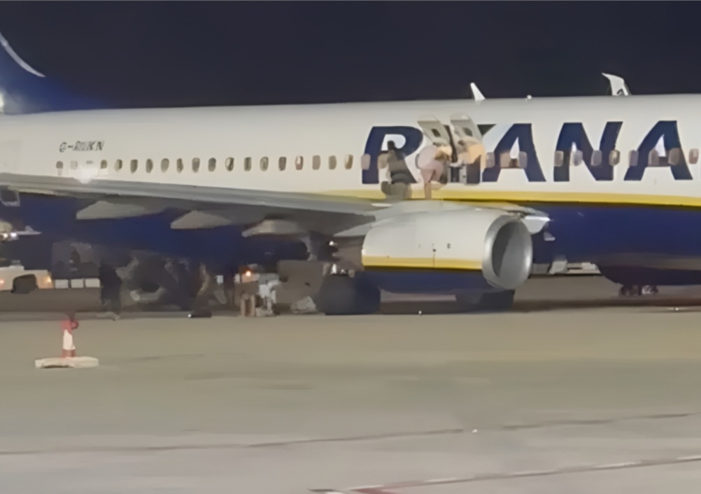 Се запали авион на Рајанер во Палма де Мајорка