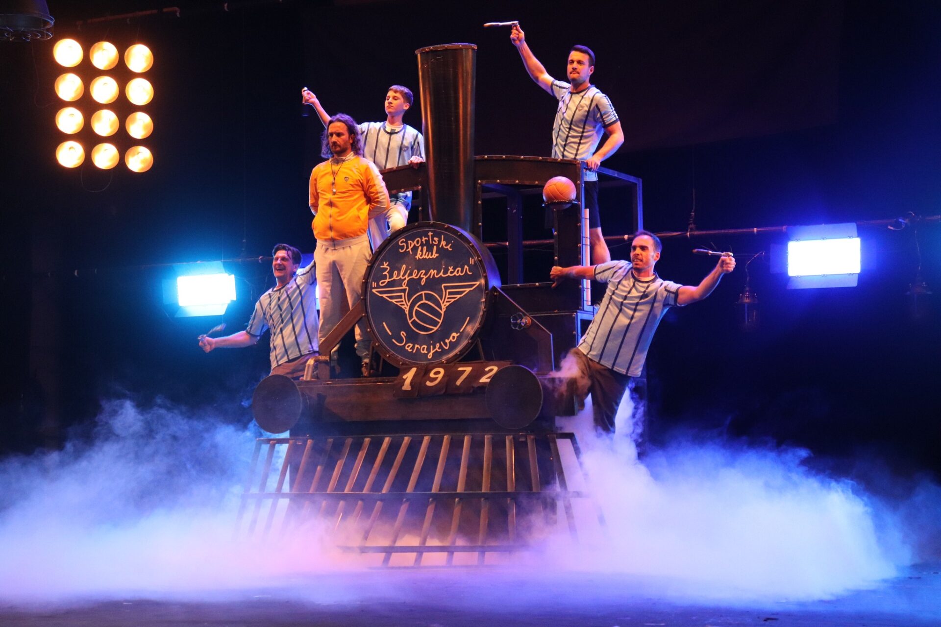 Сцена од театарската претстава "За цел живот"