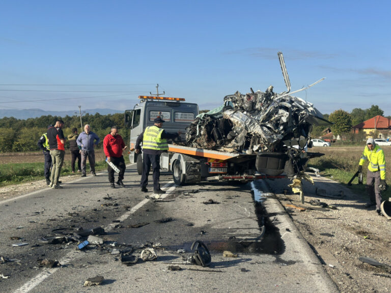 автобус излетан од патот во близина на Чачак, Србија
