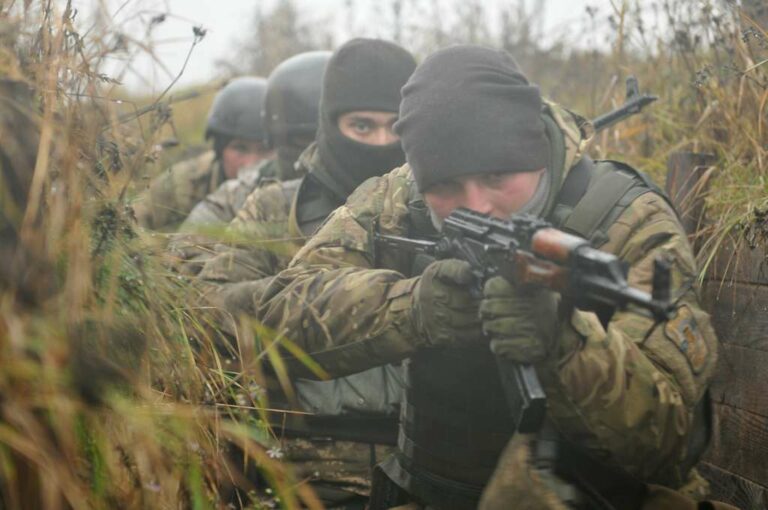 Украинска војска чисти ровови од окупатор