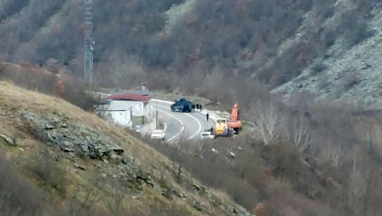 Патролна единица на Косовската полиција во пограничен регион
