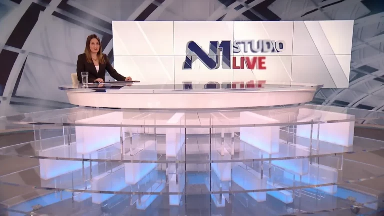 N1 телевизија пред студио