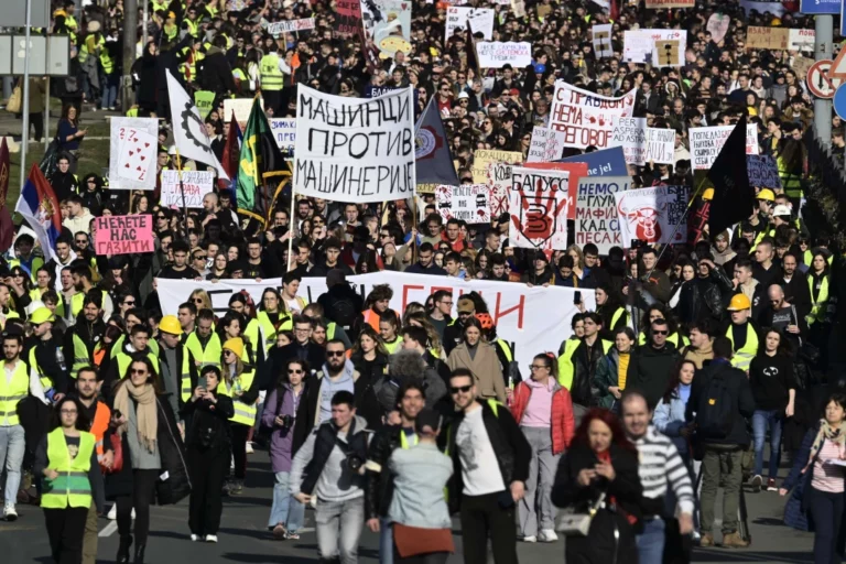 протест пред Собранието во Белград