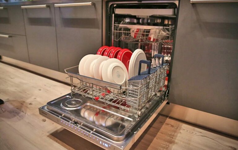 ТРик за чистење на машина за садови во кујна