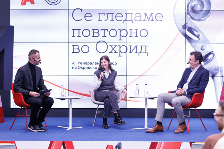 Прес конференција на уметници на сцена во чест на фестивалот „Охридско лето“.