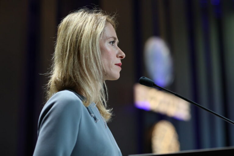 Каја Калас говори на Форумот за проширување на Европската унија во Брисел.