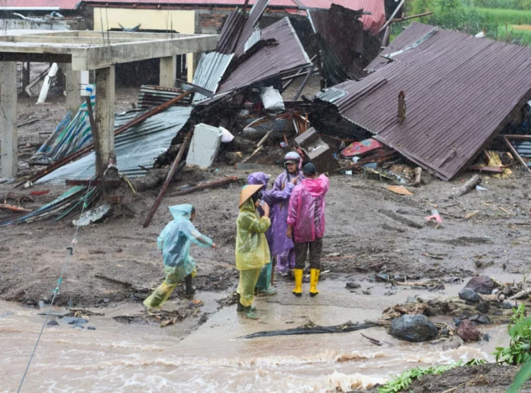 Поплави на Суматра – уништена област во Северна Суматрa
