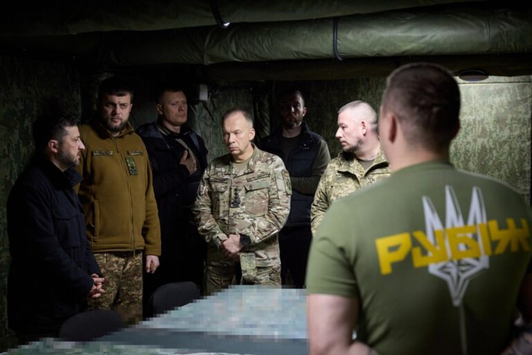 Зеленски во посета на војниците