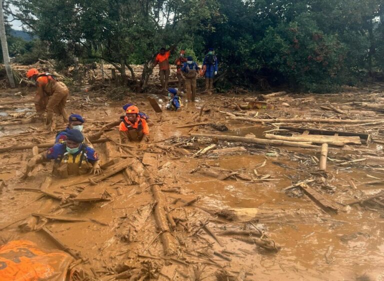 Поплавено подрачје во југоисточна Азија по силна тропска бура