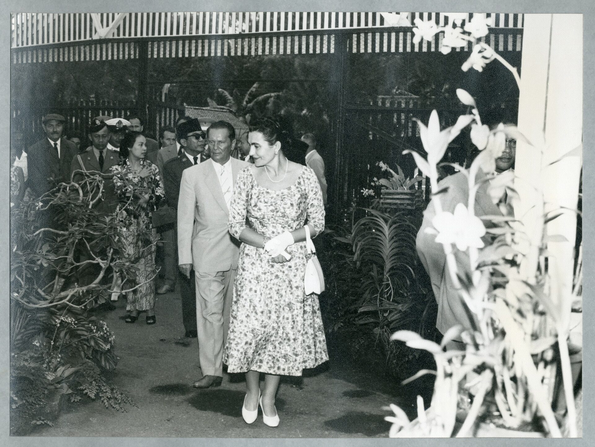 Портрет на Јованка Броз во елегантен минималистички костим.