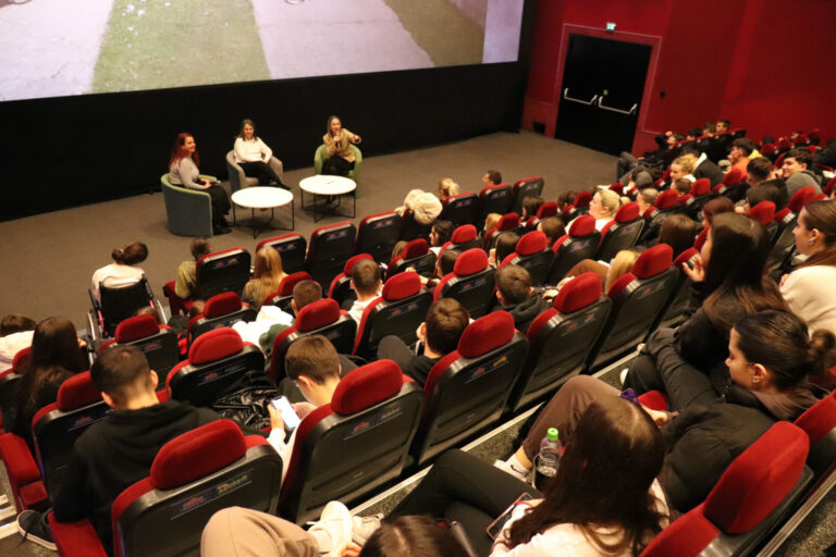 Млади во кино на проекција во рамки на EU Youth Cinema: Green Deal