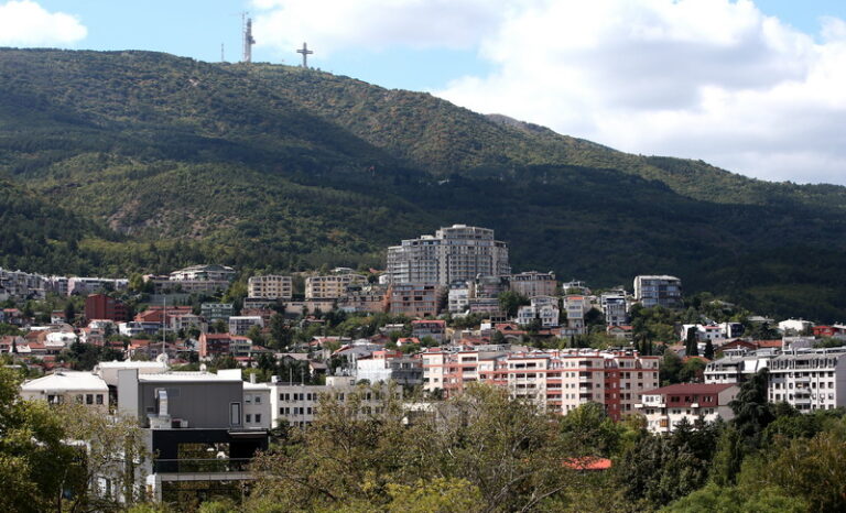 Свлечиште на Водно – обрушена земја над улицата Белградска.