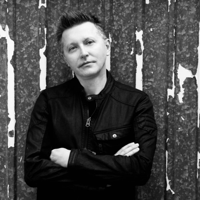 „Сцената на Филхармонија подготвена за концертот во чест на Влада Дивљан“