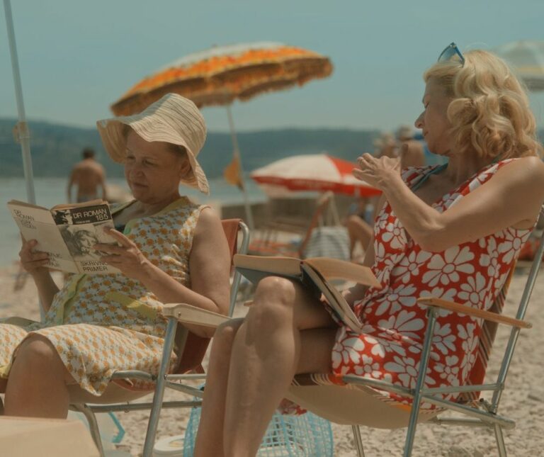 Сцена од филмот бело се пере на деведесет