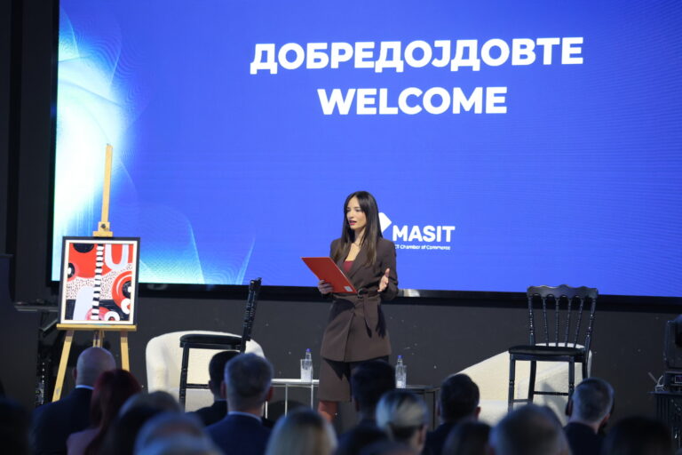 Фотографија од конференцијата МАСИТ 2.0 „Recode Reality“ во МКЦ со учесници и говорници од ИКТ-секторот.