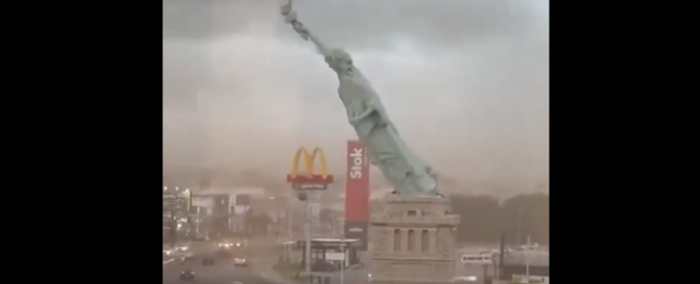 Слика од урнатата статуа