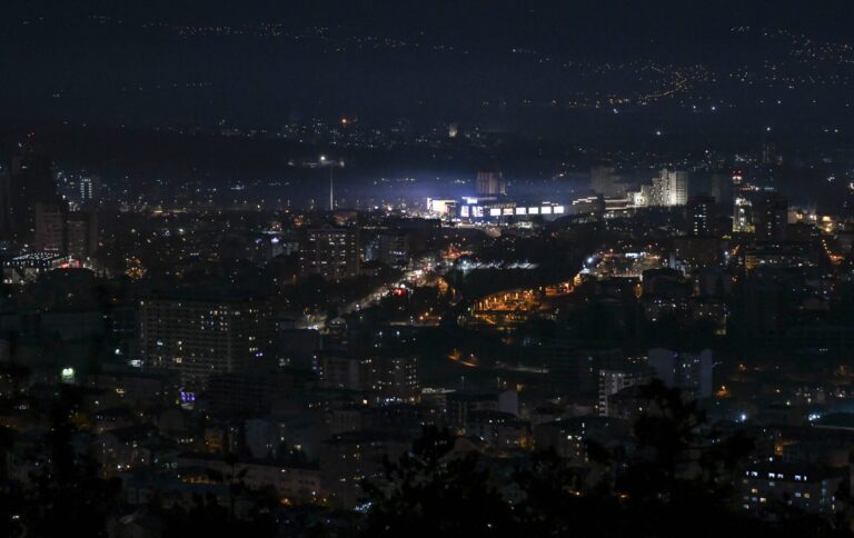 Панорама на Скопје ноќе